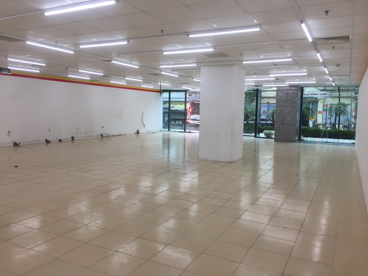 Cho thuê mặt bằng kinh doanh dt 400m2 tại ngõ 298 Ngọc Lâm, Long Biên. Cạch trường cấp 2,3 - Ảnh 1
