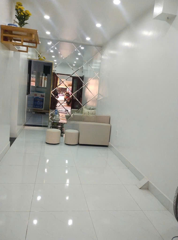Cho thuê nhà tập thể tầng 1 Hoàng Quốc Việt, Cầu Giấy 65m, 2 ngủ đẹp giá 11tr, ô tô, KD - Ảnh chính