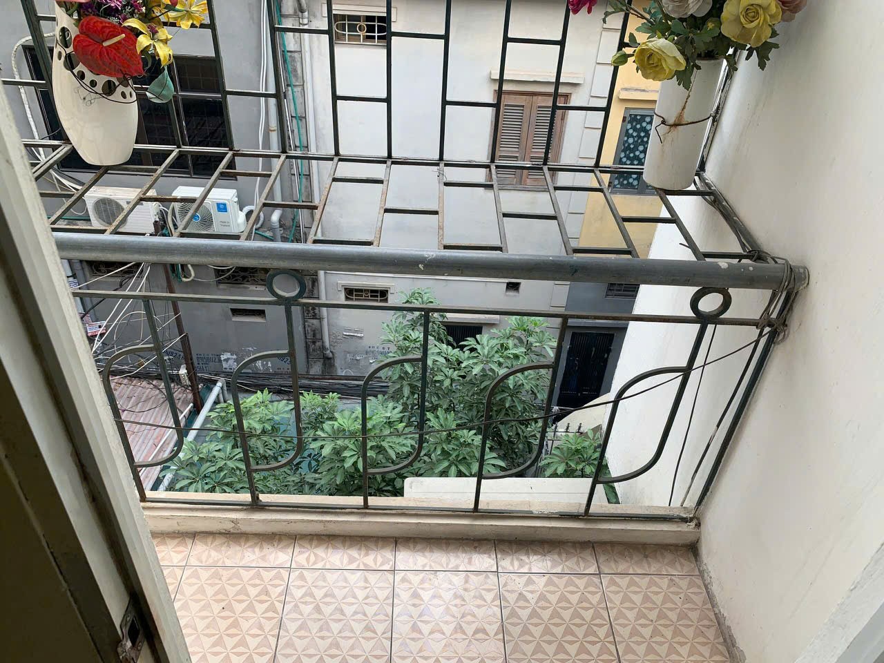 Nhà đẹp- giá ưu đãi chính chủ cần bán nhanh căn nhà khu đất vàng phường Giảng Võ, HN - Ảnh 1