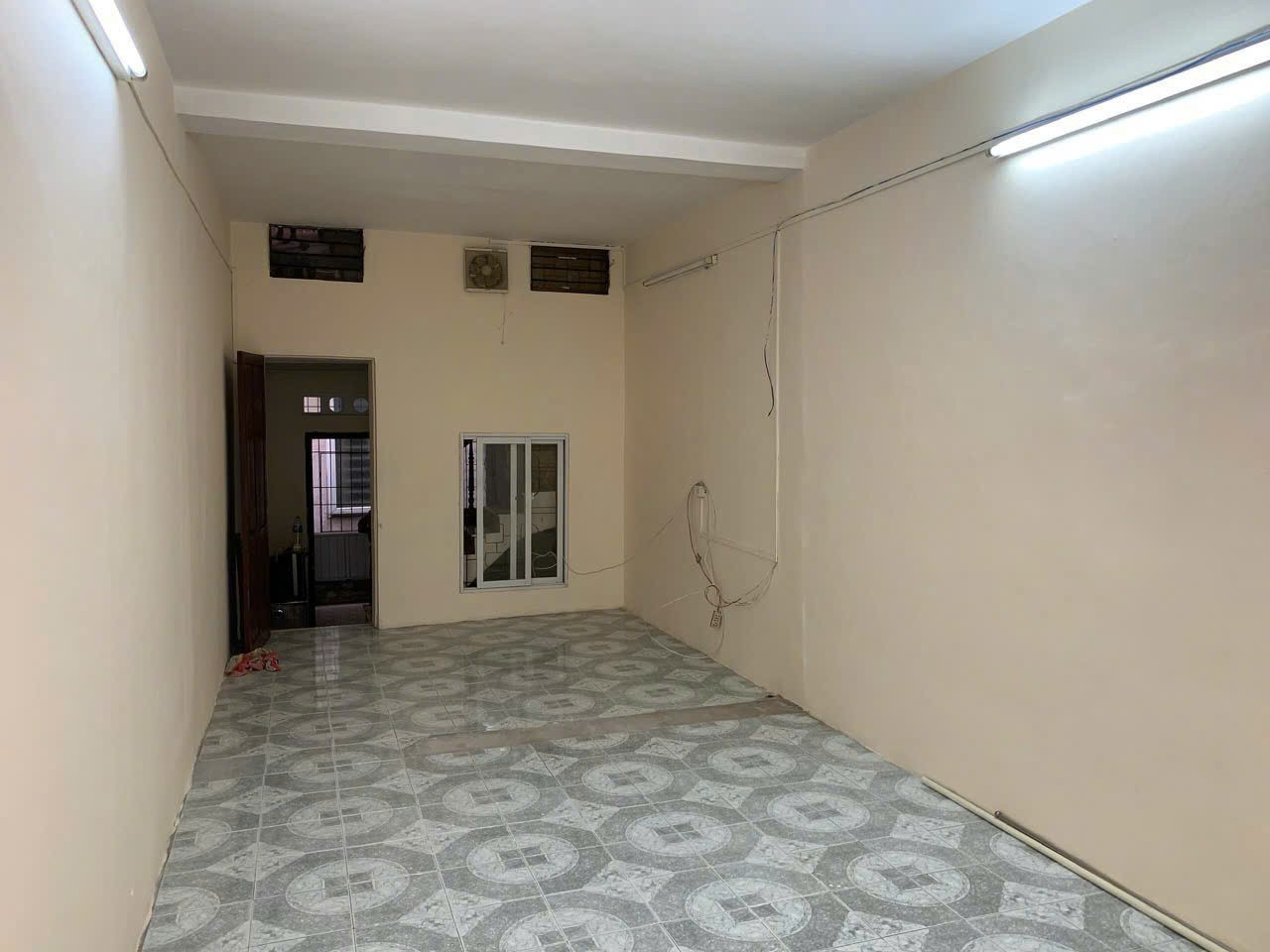 Nhà đẹp- giá ưu đãi chính chủ cần bán nhanh căn nhà khu đất vàng phường Giảng Võ, HN - Ảnh 4
