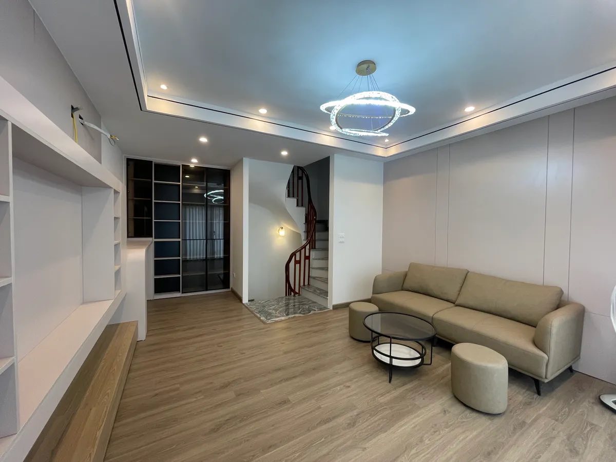 Bán Nhà Phố Hoa Lâm 31m2 6T, Mt 4.5m, Ô Tô Đỗ Cạnh Nhà, Hàng Xóm BigC Long Biên 6.x Tỷ - Ảnh chính
