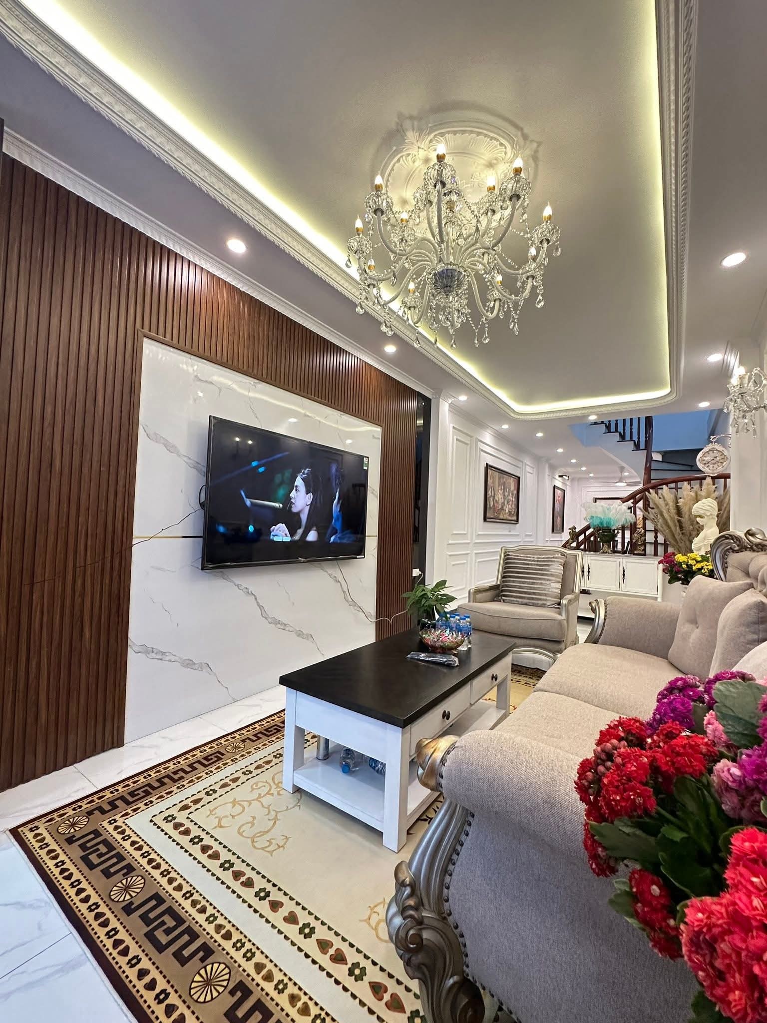Bán Gấp Nhà 20 Đàm Quang Trung, Cổ Linh, Long Biên, 48m2, 5 Tầng, Phân Lô, Ô tô, Full đồ - Ảnh 1