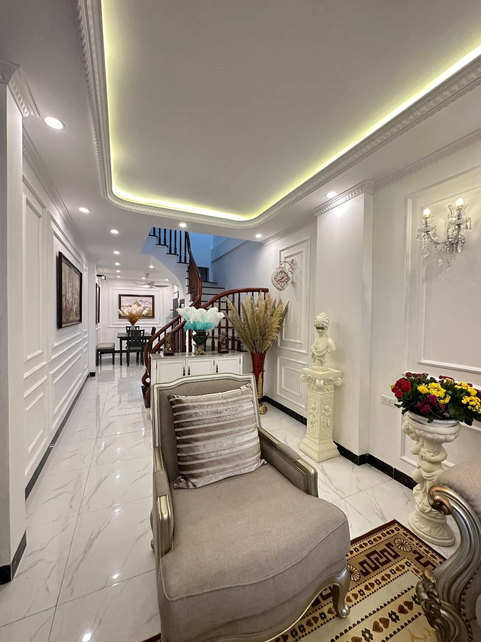 Bán Gấp Nhà 20 Đàm Quang Trung, Cổ Linh, Long Biên, 48m2, 5 Tầng, Phân Lô, Ô tô, Full đồ - Ảnh 2
