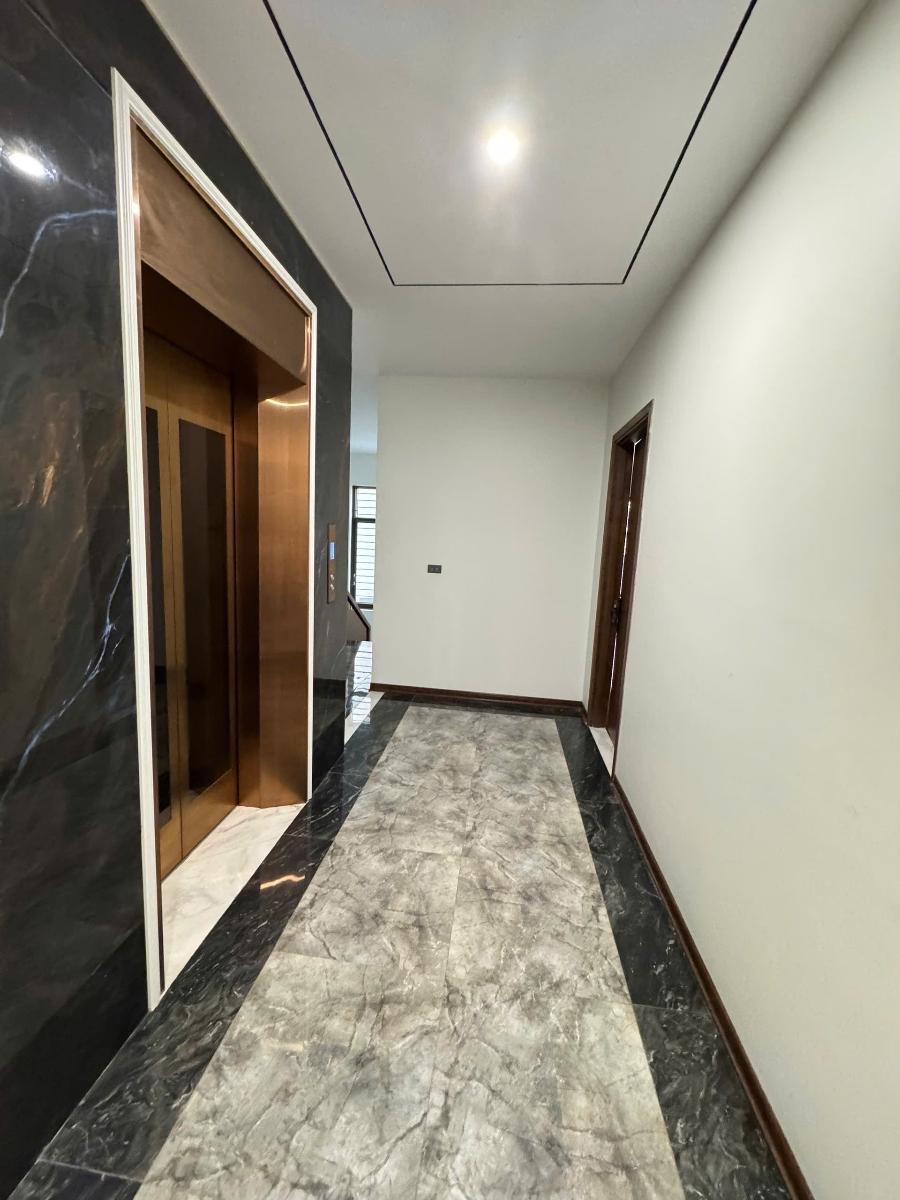 BÁN NHÀ LK HẢI NGÂN DT 50M2. PHÂN LÔ,VỈA HÈ 2 Ô TÔ.CÓ NGÕ SAU THOÁNG.GIÁ 15.6 TỶ - Ảnh 1