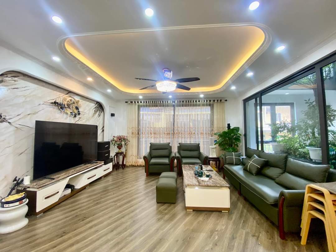 Vip! Nhà phân lô hoàng cầu, ngõ thông ô tô tránh kinh doanh, cạnh UBND quận, 60m2, Gía 19,8 Tỷ. - Ảnh chính