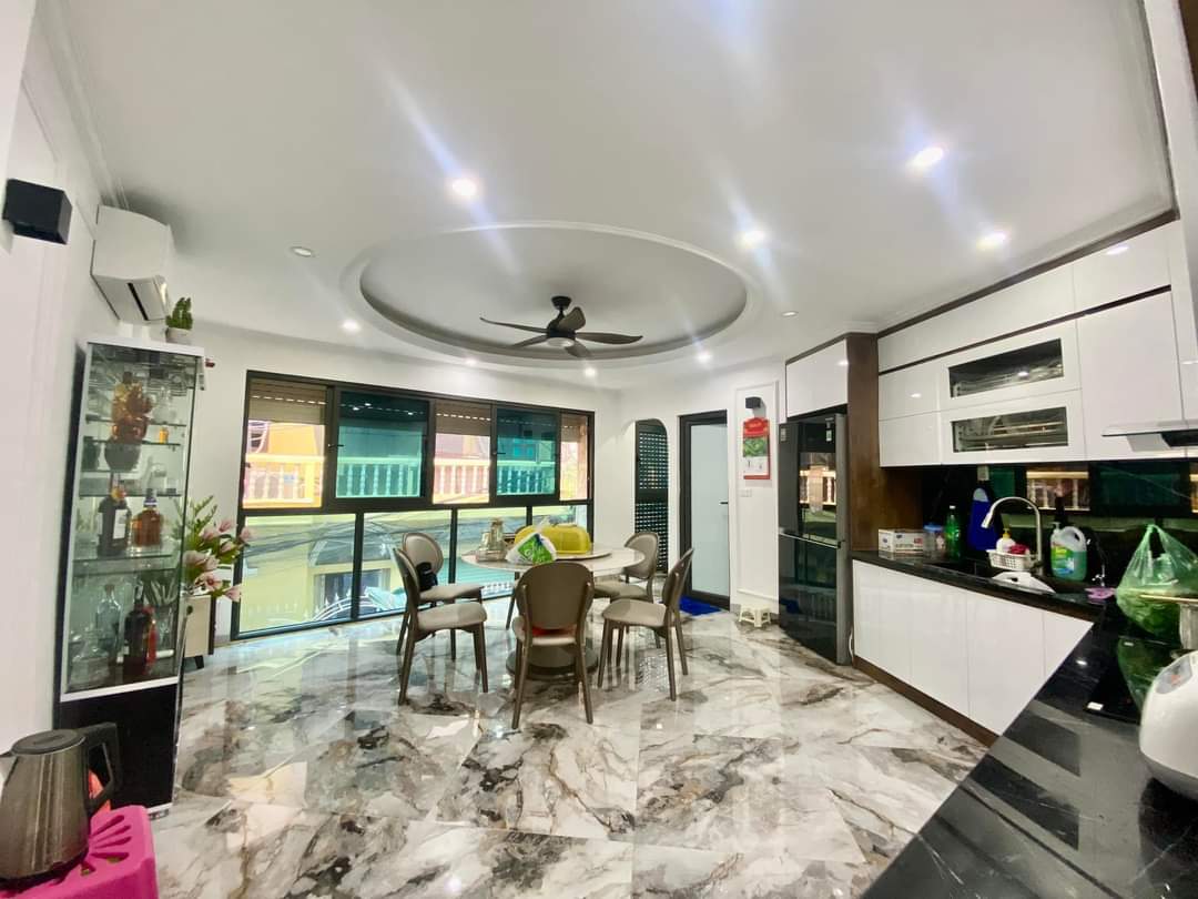 Vip! Nhà phân lô hoàng cầu, ngõ thông ô tô tránh kinh doanh, cạnh UBND quận, 60m2, Gía 19,8 Tỷ. - Ảnh 2