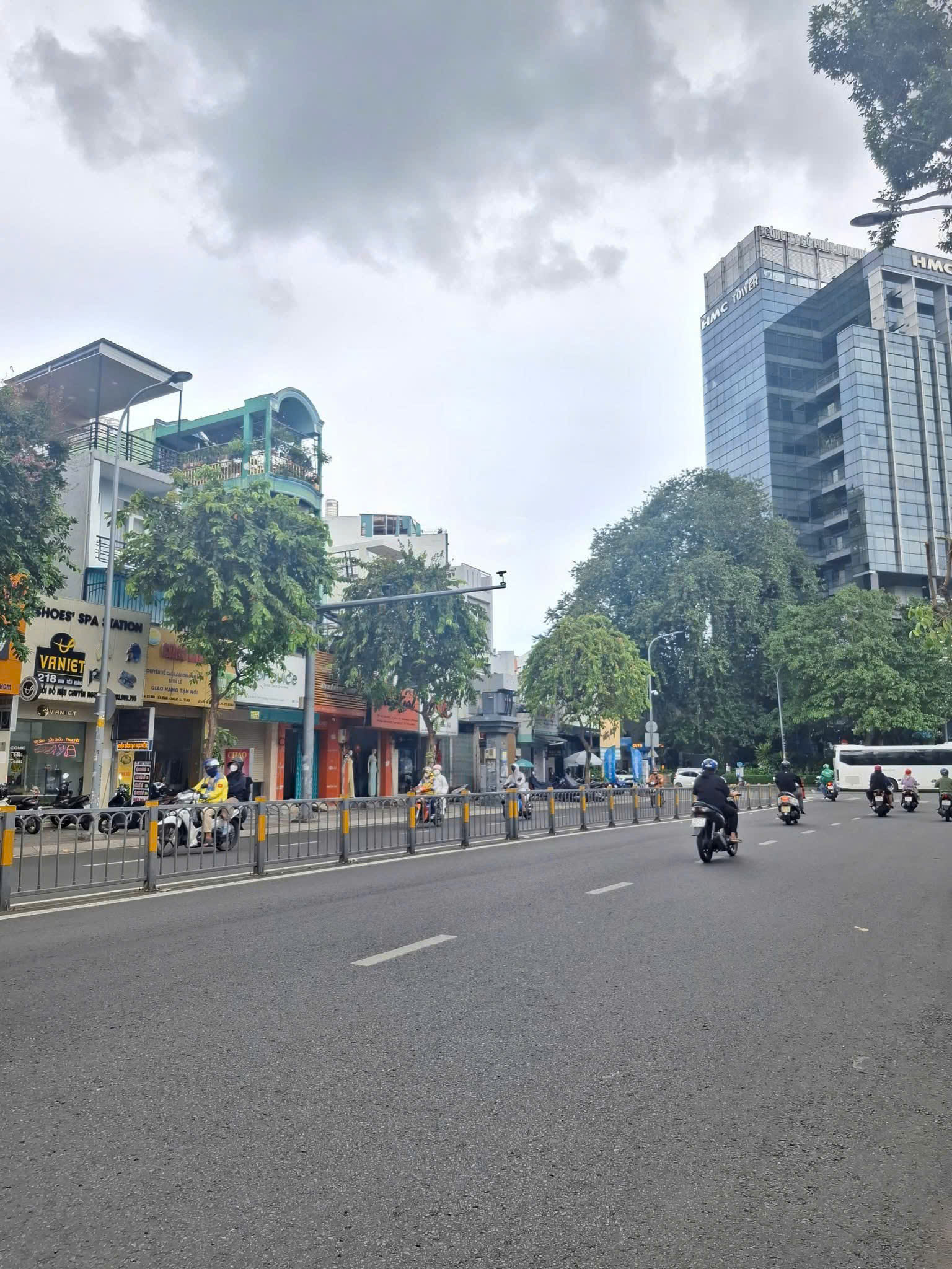Bán nhà Mặt tiền Đinh Tiên Hoàng, ngay Võ Thị Sáu, Quận 1, 3,8x17m, 2 Tầng Cũ, 26,9 tỷ. - Ảnh chính