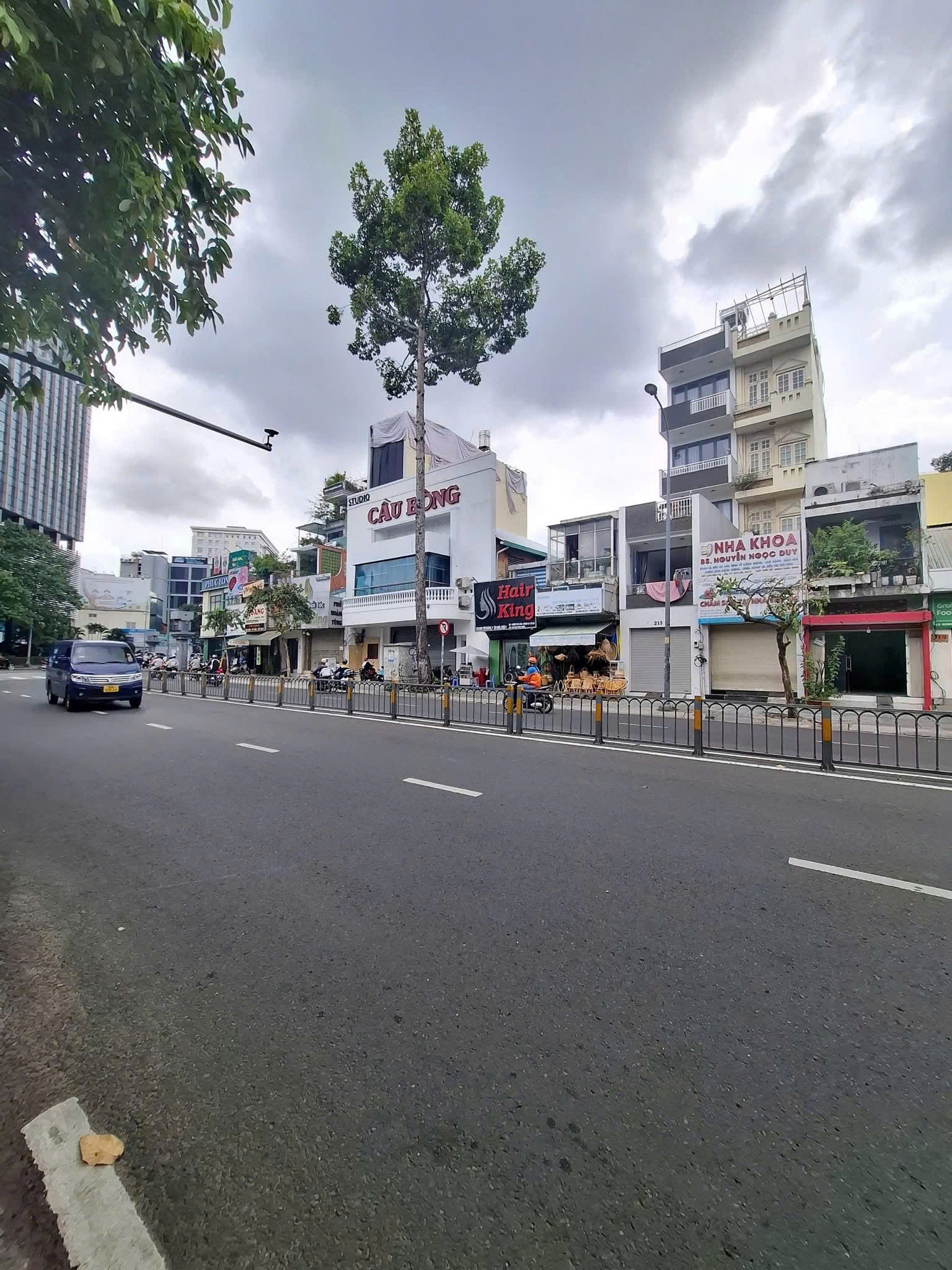 Bán nhà Mặt tiền Đinh Tiên Hoàng, ngay Võ Thị Sáu, Quận 1, 3,8x17m, 2 Tầng Cũ, 26,9 tỷ. - Ảnh 1