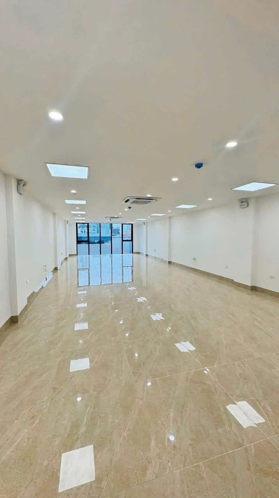 BÁN TÒA NHÀ MẶT PHỐ TÔ VĨNH DIỆN - 120M² x 9T CÓ HẦM - MT 6M - DÒNG TIỀN 180TR/TH - 72 TỶ - Ảnh chính