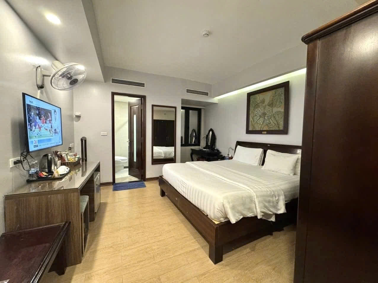 BÁN KHÁCH SẠN MẶT PHỐ NGUYỄN KHUYẾN, ĐỐNG ĐA - 139M² x 8T THANG MÁY - DÒNG TIỀN 190TR/TH - Ảnh 2
