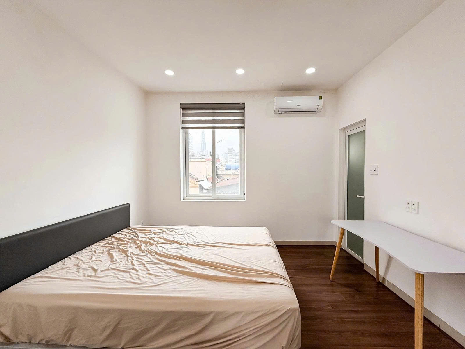 SIÊU PHẨM - DÒNG TIỀN SÁT QUẬN 1 90m2 -  chỉ 11.99 tỷ - Ảnh chính