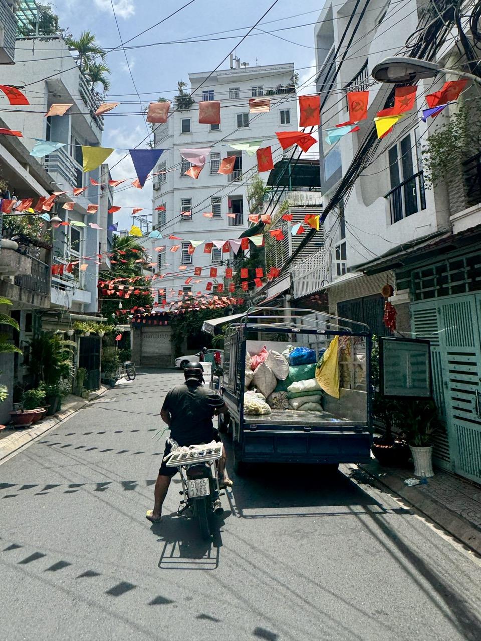 **Bán nhà hxh Lạc Long Quân** phường 10, Tân Bình; 4 tầng (5x15) 9 tỷ - Ảnh 1