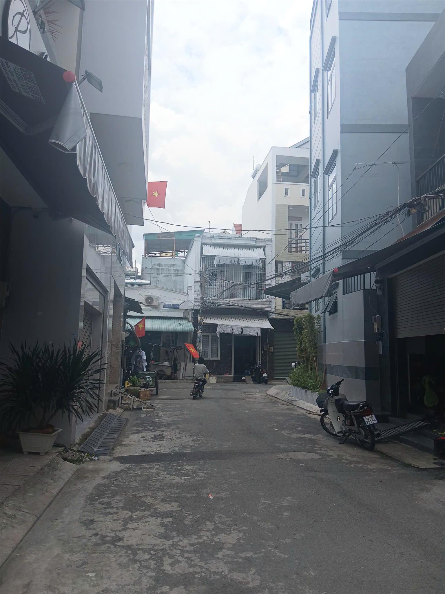 SIÊU PHẨM NHÀ PHỐ  – TÂN PHÚ – 4 TẦNG –  GARA Ô TÔ –  KHỦNG 73,6M2 – NHỈNH 8,5 TY, SỔ HỒNG. - Ảnh 3