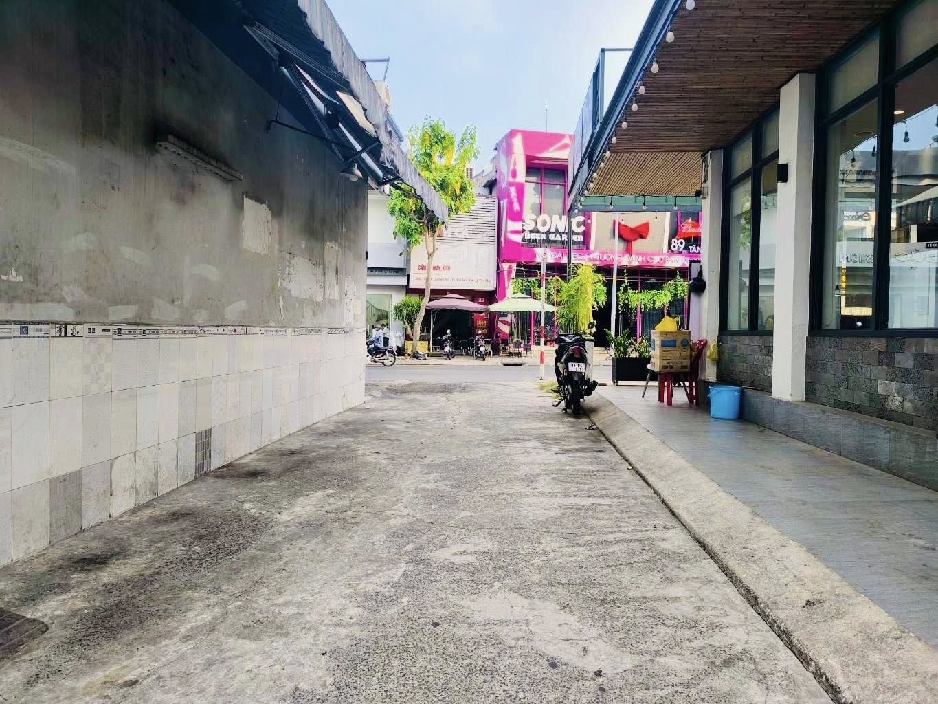 TÂN SƠN NHÌ – XE 7C  VÀO  NHÀ – NGANG KHỦNG 13M – CHDV/BIỆT THỰ SÂN VƯỜN – HC - Ảnh chính