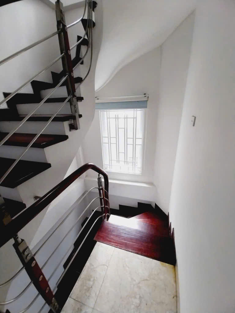HOÀNG HOA THÁM 30M x5 TẦNG-7,9 TỶ NHÀ ĐẸP,30M RA PHỐ,LÔ GÓC,BA GÁC ĐỖ CỬA - Ảnh 1