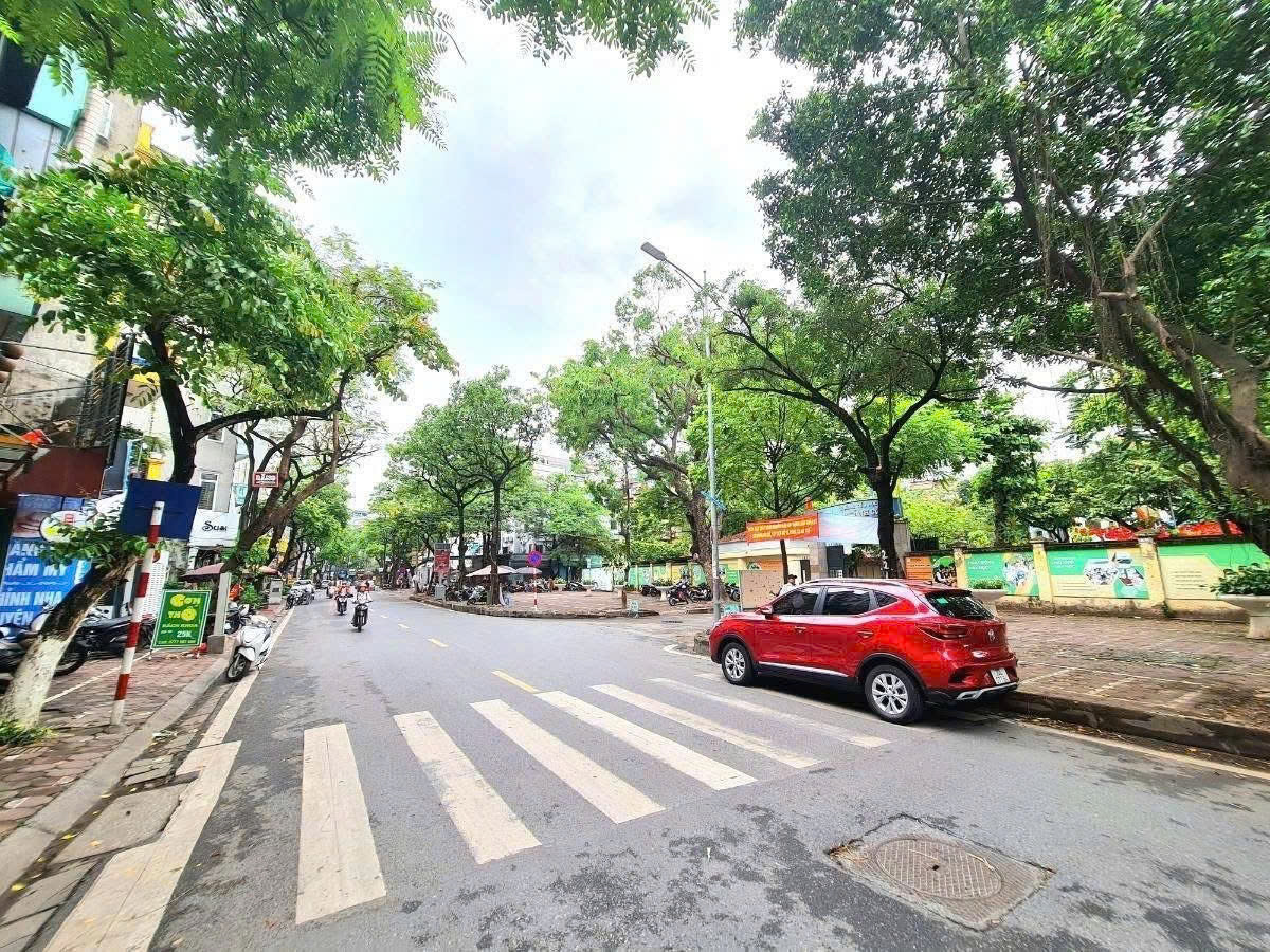 BÁN NHÀ PHỐ NGUYÊN HỒNG, ĐỐNG ĐA - 49M² x 5T - VỈA HÈ Ô TÔ TRÁNH - KINH DOANH - GIÁ 23.9 TỶ - Ảnh chính