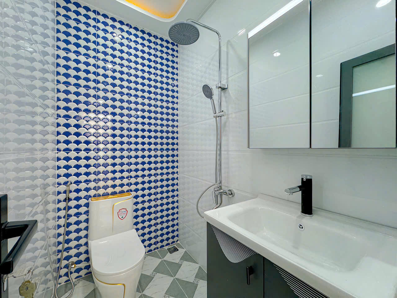 Mua 1 được 2 căn nhà<br>Phường Phú Thuận Phú Mỹ Hưng Q7 Huỳnh Tấn Phát <br>NGANG 14 DÀI 7 <br>ĐÚC 4 TẤM - Ảnh 3