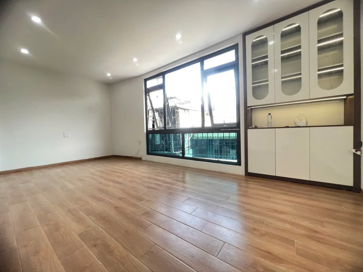 ​Bán Nhà Linh Quang. Đống Đa. Lô Góc. 6 Tầng Thang Máy. DT 45m2. MT 6m. Giá 8,56 Tỷ. - Ảnh chính