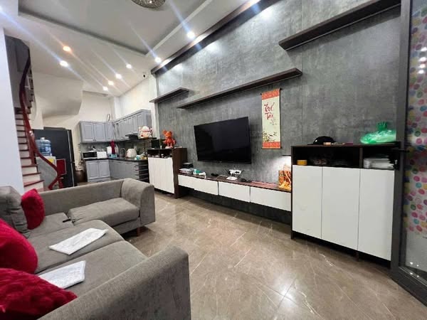 Bán Gấp Nhà 20 Phố Ngọc Lâm, Long Biên, 36m2, 5 Tầng, Phân Lô, Ô Tô, Full đồ - Ảnh chính
