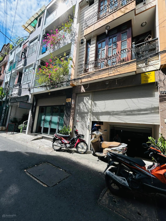 ĐẲNG CẤP MT HOA LAN - PHAN XÍCH LONG -  Hầm + 4 tầng (4.5x11m) vuông vức, view đỉnh khu Hoa Lan chỉ - Ảnh 1